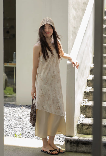 フローラルハルタードレス