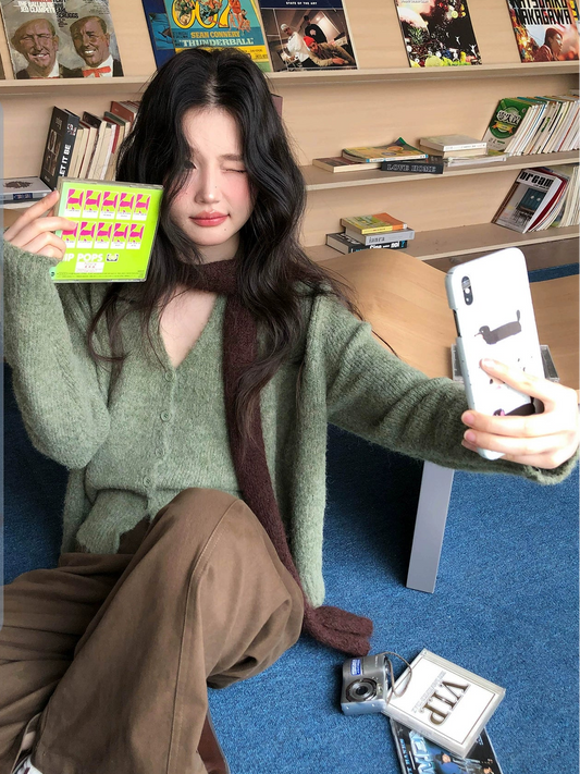 シックなニットベスト＆カーディガンセット