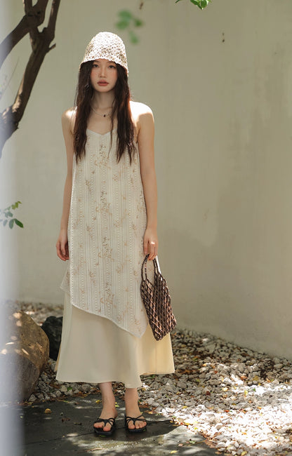 フローラルハルタードレス