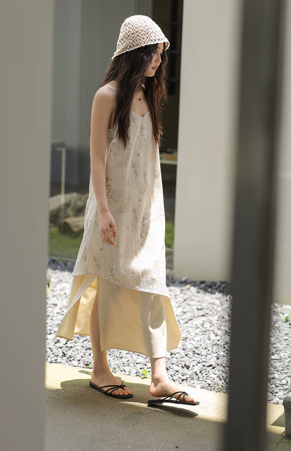 フローラルハルタードレス