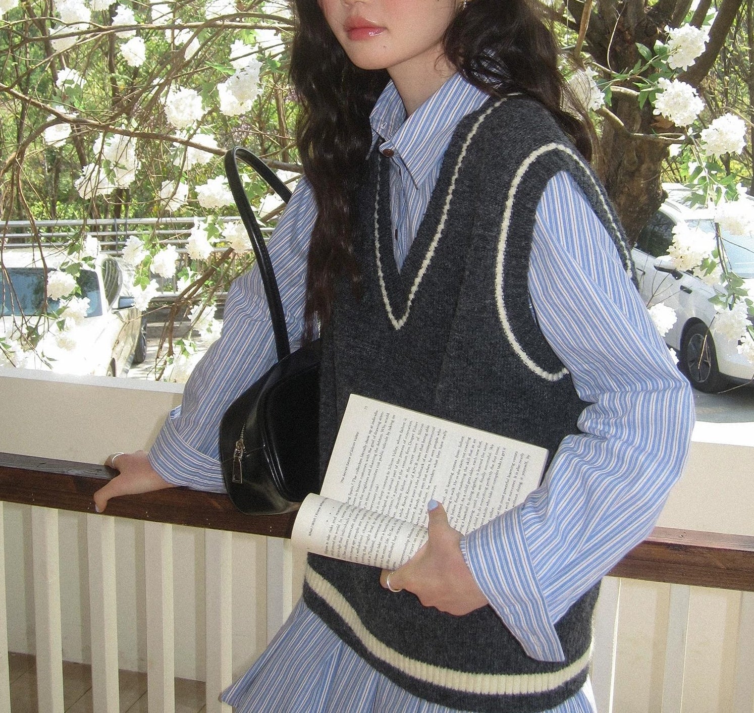 Stylish V-neck knitted vest jacket